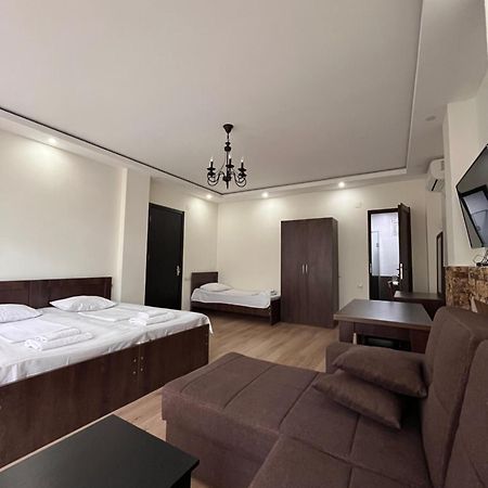 Guest House Madonna Kobuleti ภายนอก รูปภาพ