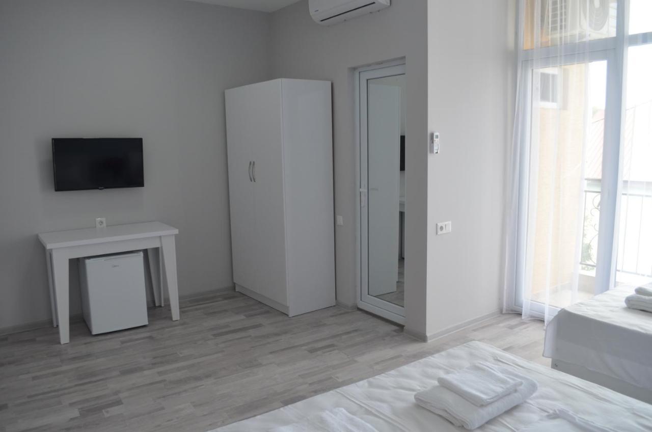 Guest House Madonna Kobuleti ภายนอก รูปภาพ