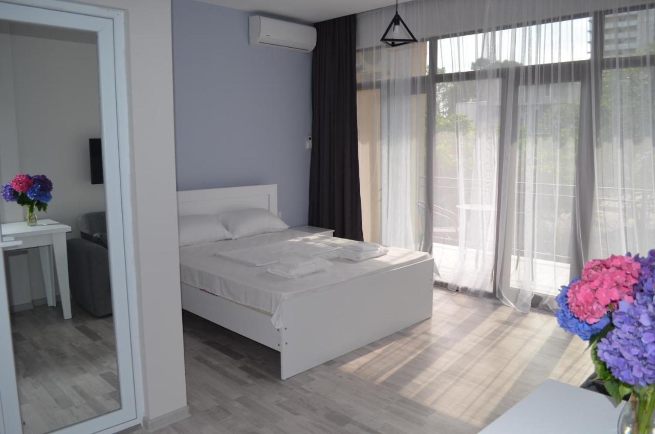 Guest House Madonna Kobuleti ภายนอก รูปภาพ