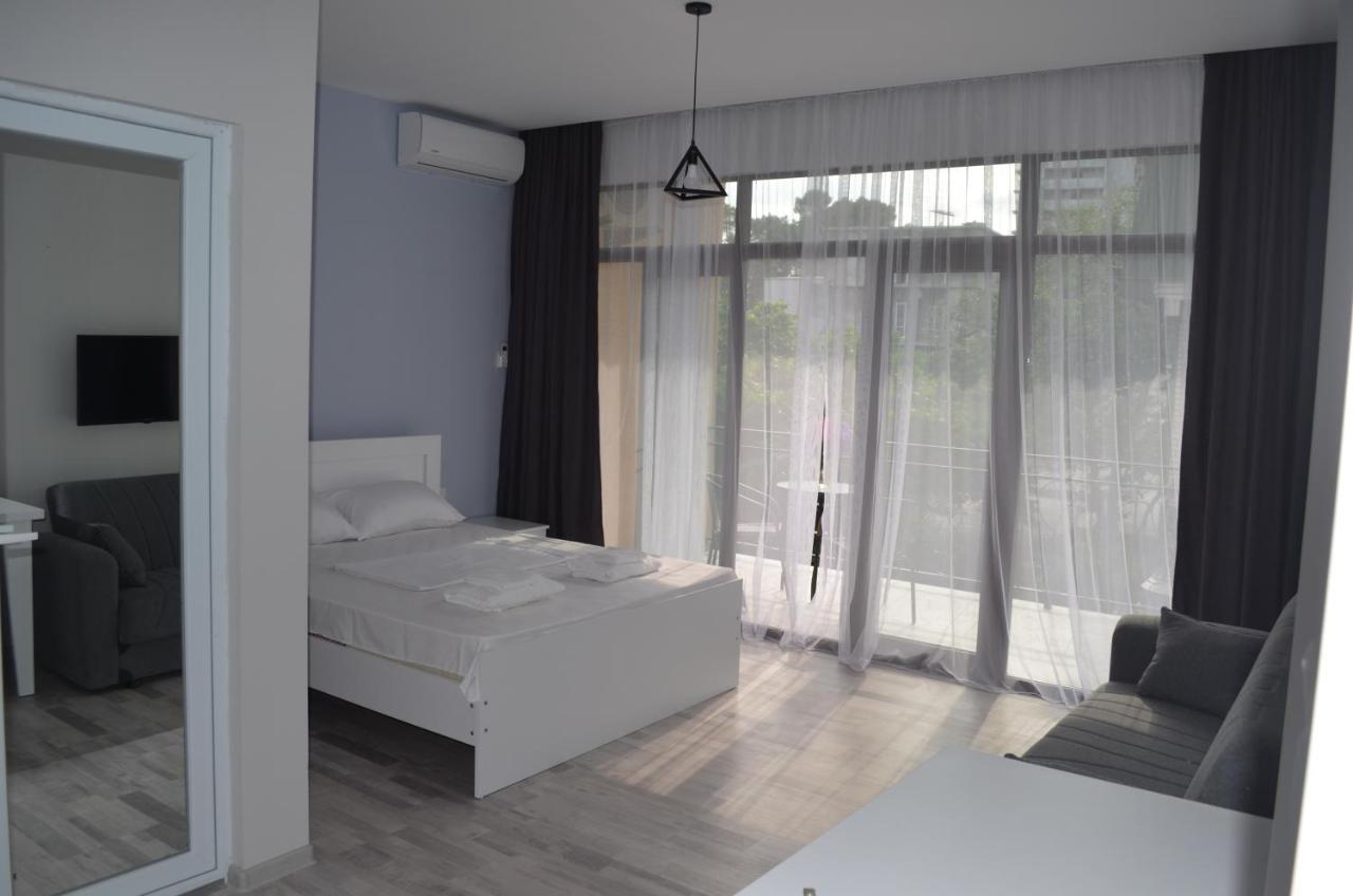 Guest House Madonna Kobuleti ภายนอก รูปภาพ