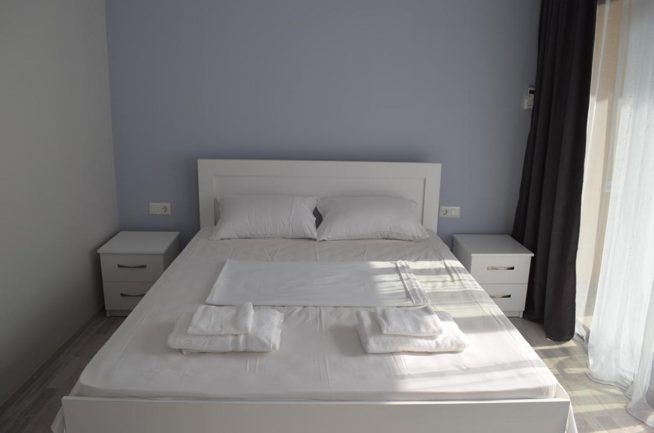 Guest House Madonna Kobuleti ภายนอก รูปภาพ