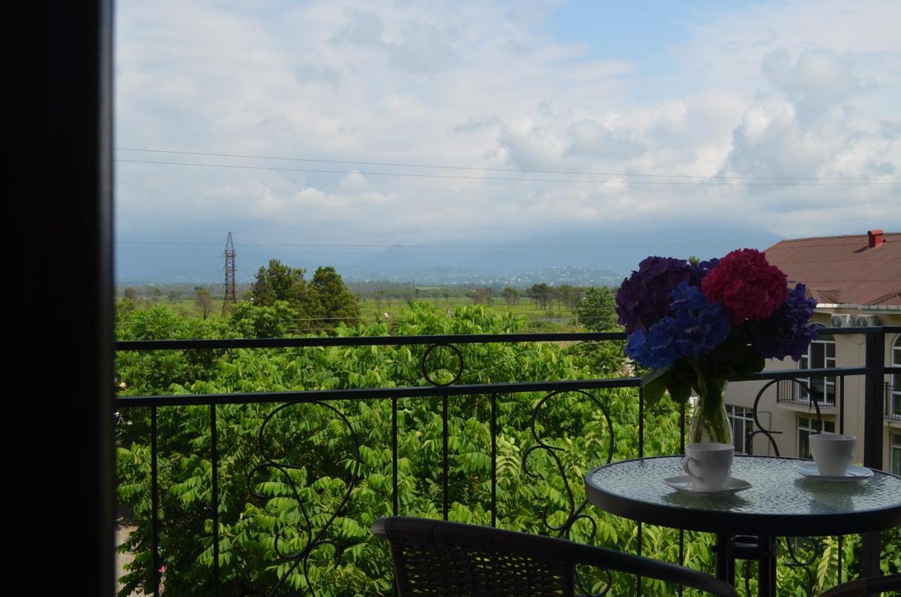 Guest House Madonna Kobuleti ภายนอก รูปภาพ