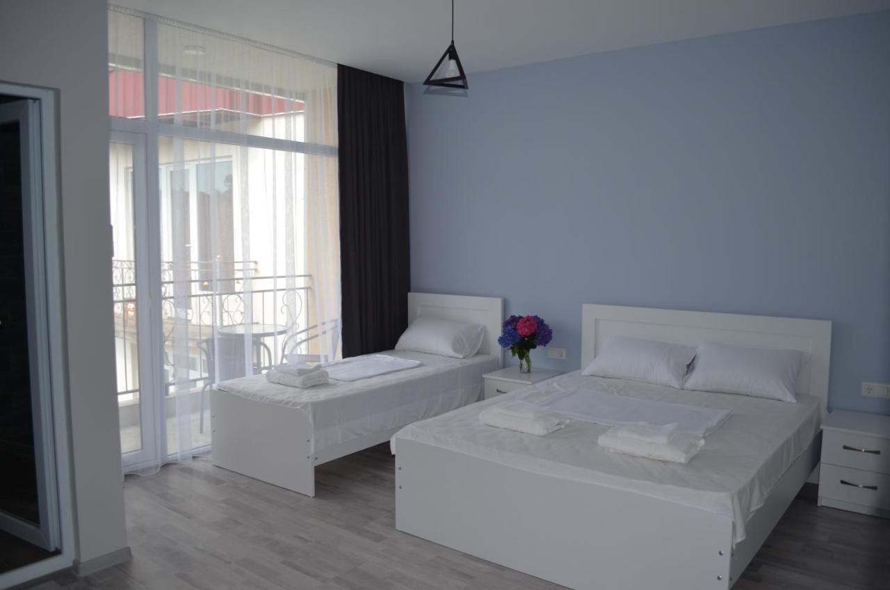 Guest House Madonna Kobuleti ภายนอก รูปภาพ
