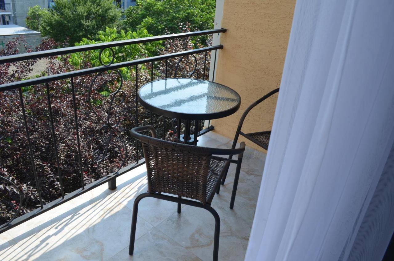 Guest House Madonna Kobuleti ภายนอก รูปภาพ