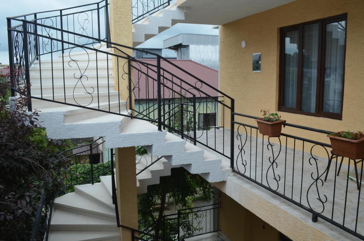 Guest House Madonna Kobuleti ภายนอก รูปภาพ
