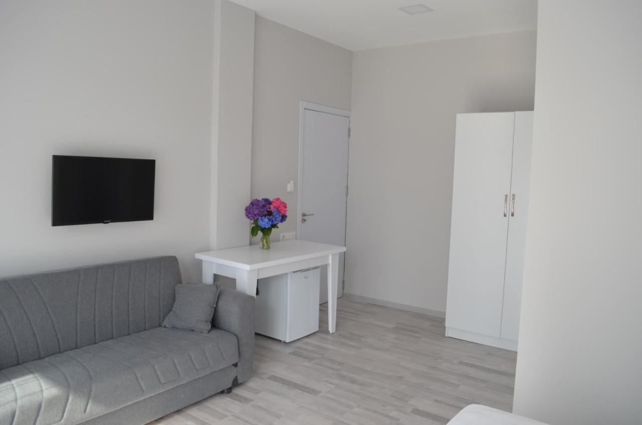 Guest House Madonna Kobuleti ภายนอก รูปภาพ