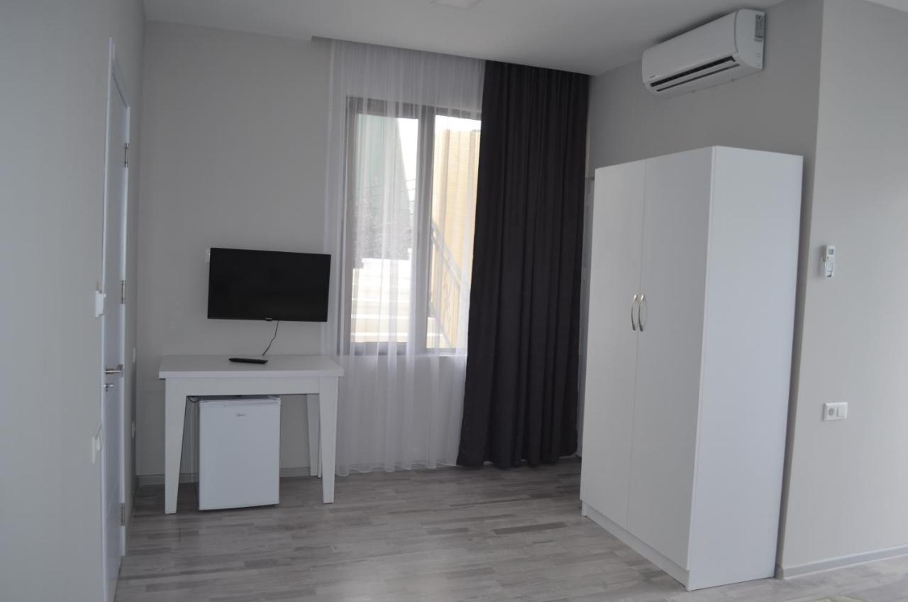 Guest House Madonna Kobuleti ภายนอก รูปภาพ
