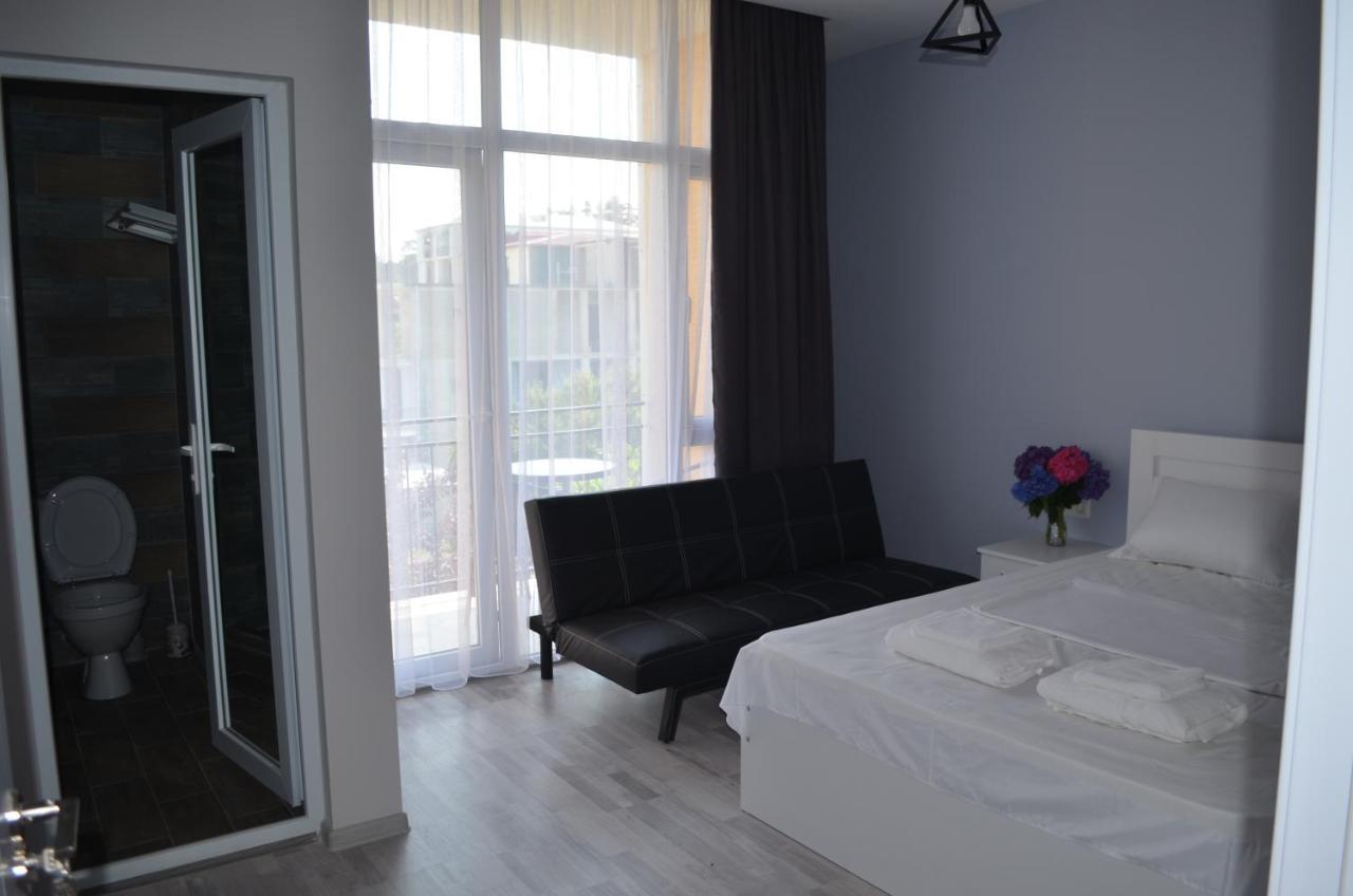 Guest House Madonna Kobuleti ภายนอก รูปภาพ