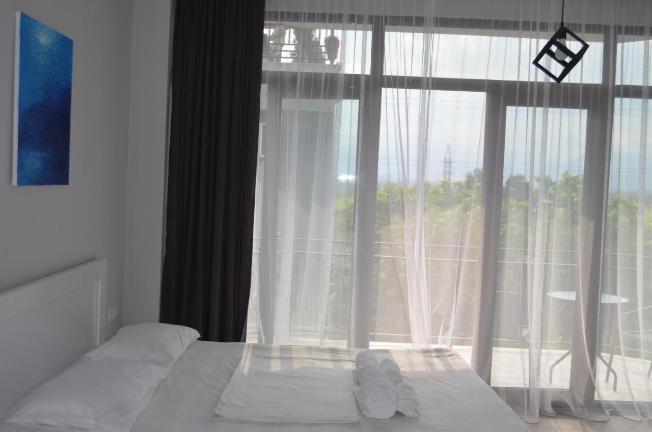 Guest House Madonna Kobuleti ภายนอก รูปภาพ