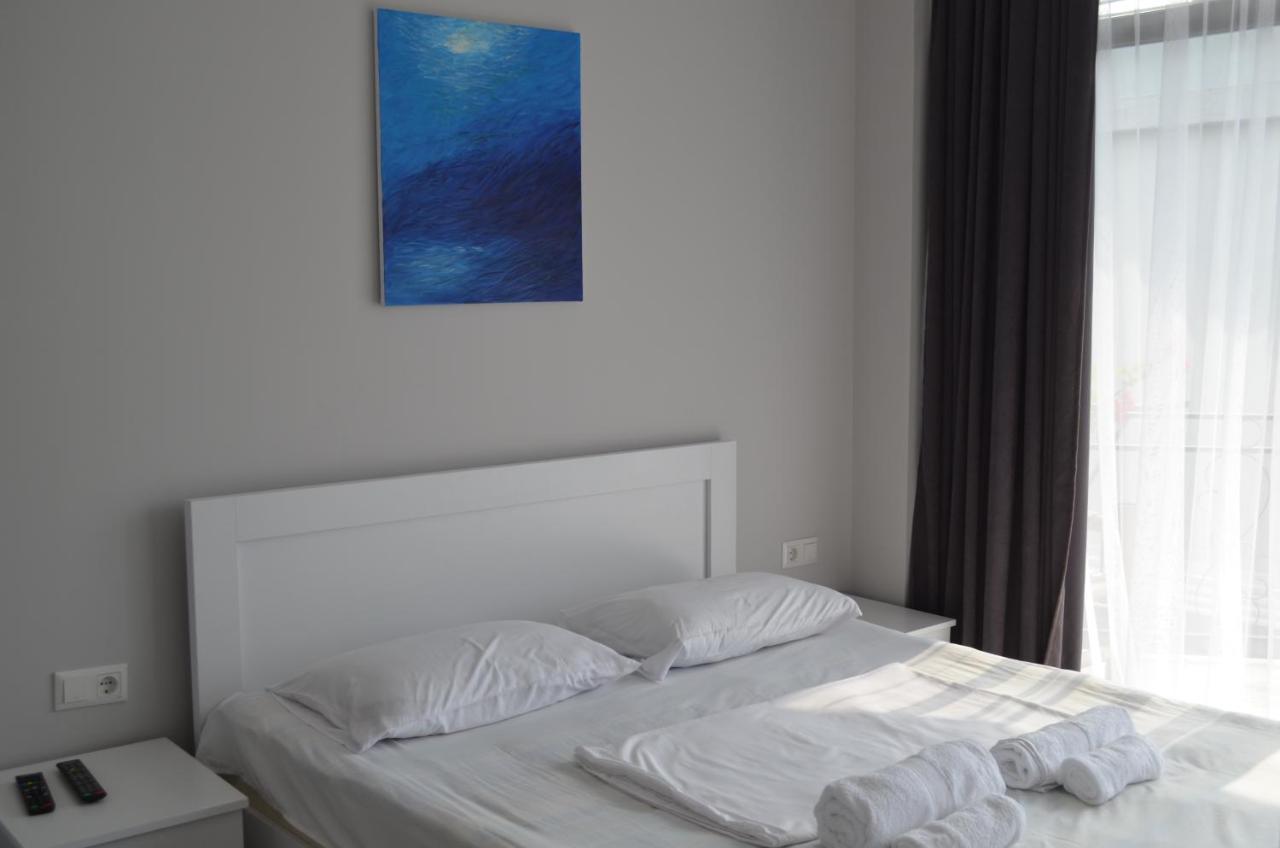Guest House Madonna Kobuleti ภายนอก รูปภาพ