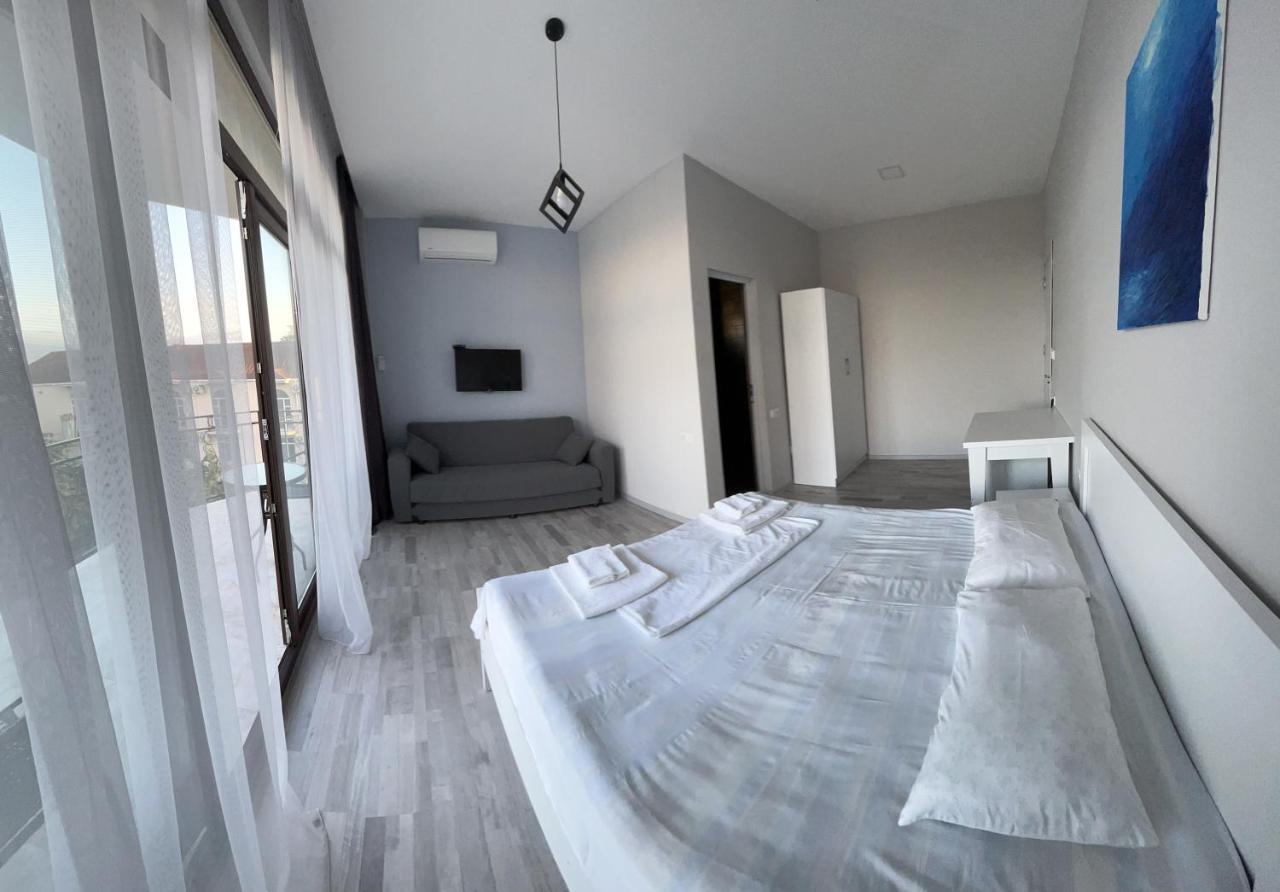 Guest House Madonna Kobuleti ภายนอก รูปภาพ