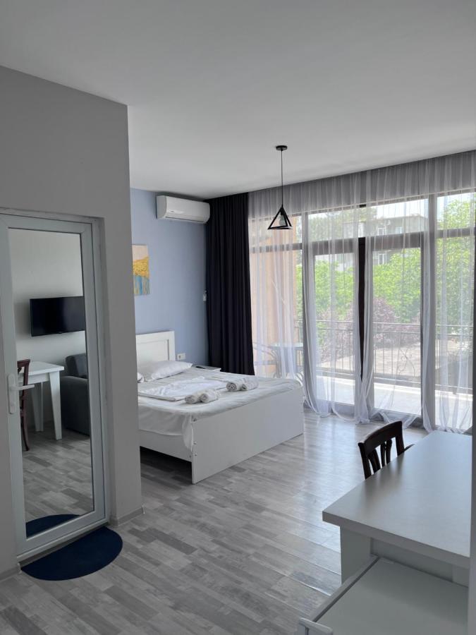 Guest House Madonna Kobuleti ภายนอก รูปภาพ