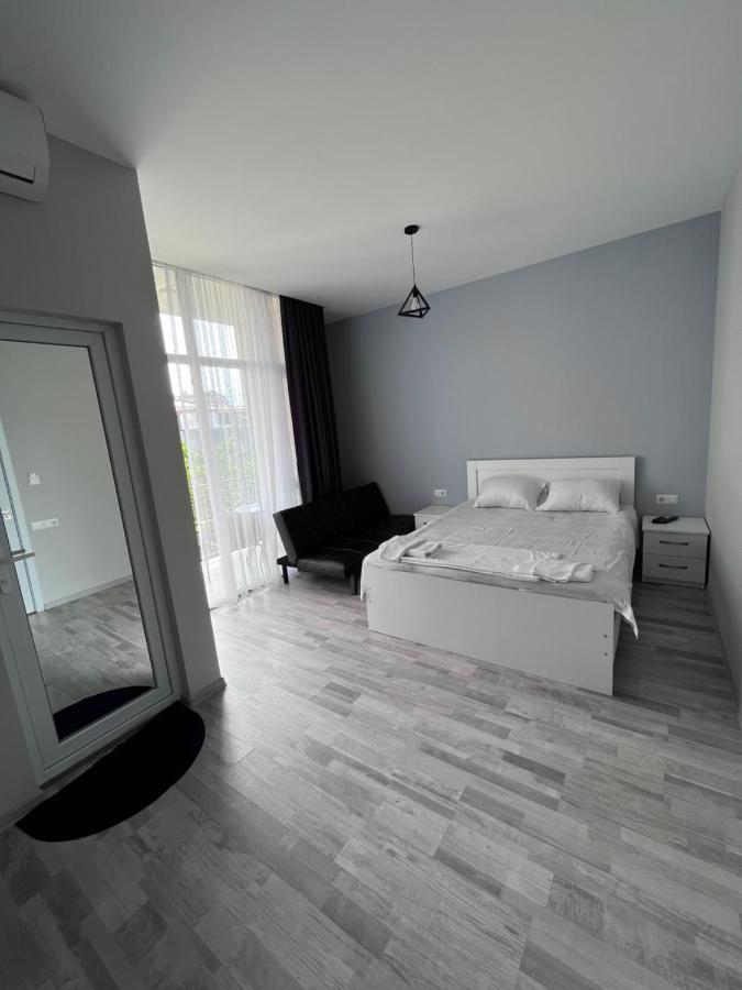 Guest House Madonna Kobuleti ภายนอก รูปภาพ