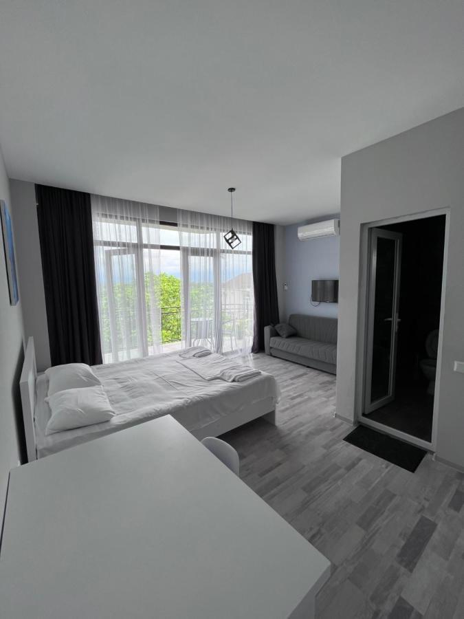 Guest House Madonna Kobuleti ภายนอก รูปภาพ