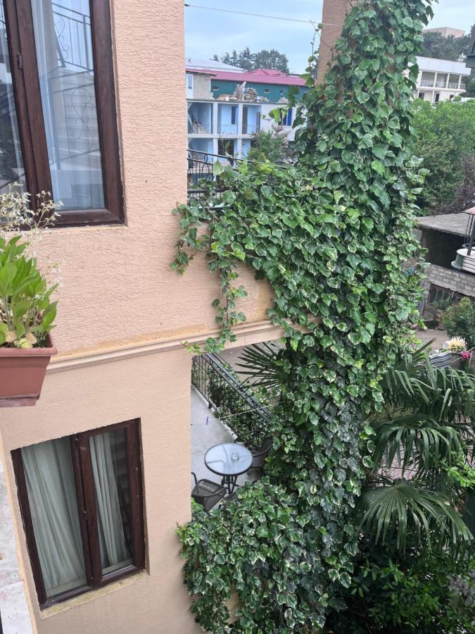 Guest House Madonna Kobuleti ภายนอก รูปภาพ