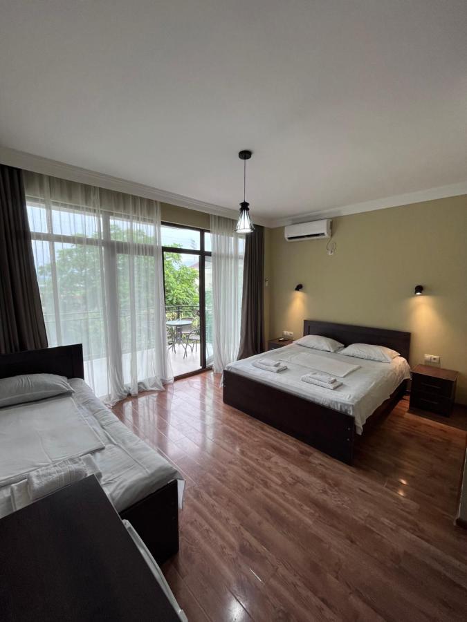 Guest House Madonna Kobuleti ภายนอก รูปภาพ