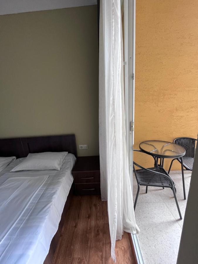 Guest House Madonna Kobuleti ภายนอก รูปภาพ