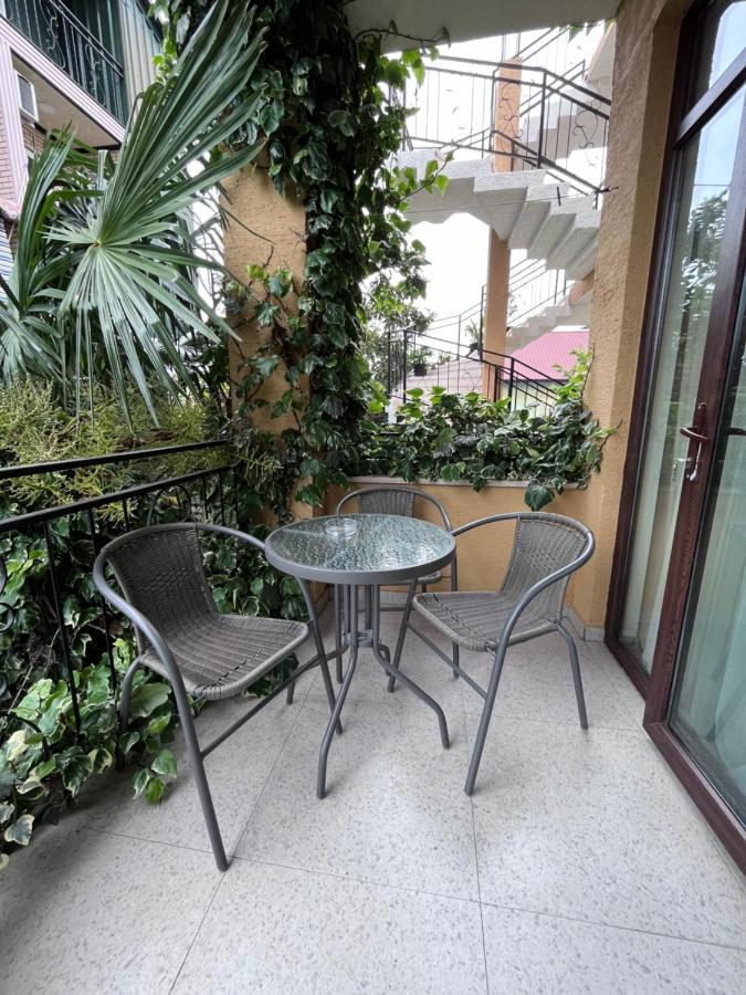 Guest House Madonna Kobuleti ภายนอก รูปภาพ