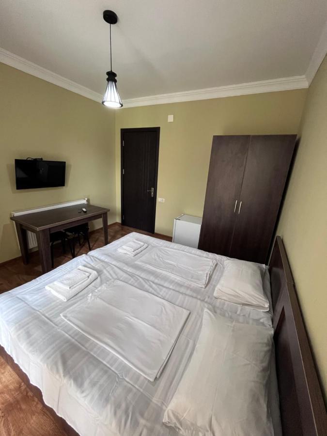 Guest House Madonna Kobuleti ภายนอก รูปภาพ