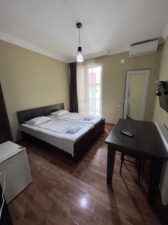 Guest House Madonna Kobuleti ภายนอก รูปภาพ