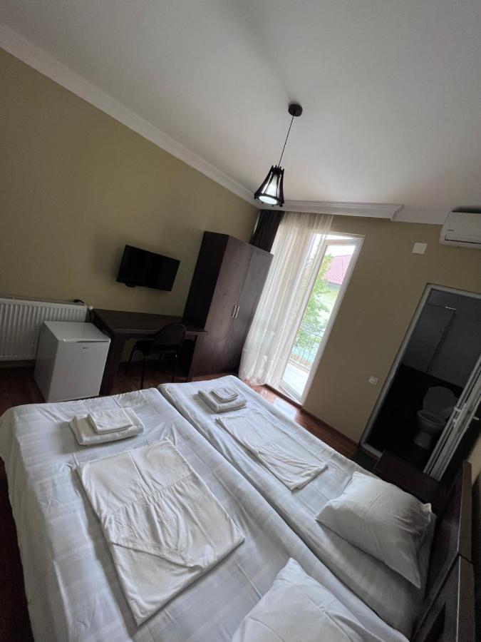 Guest House Madonna Kobuleti ภายนอก รูปภาพ