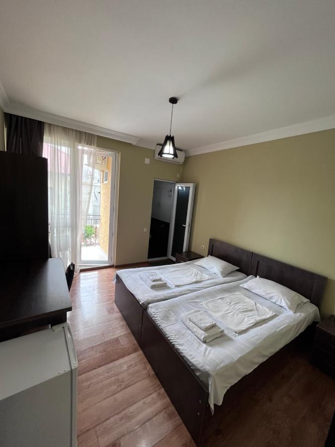 Guest House Madonna Kobuleti ภายนอก รูปภาพ