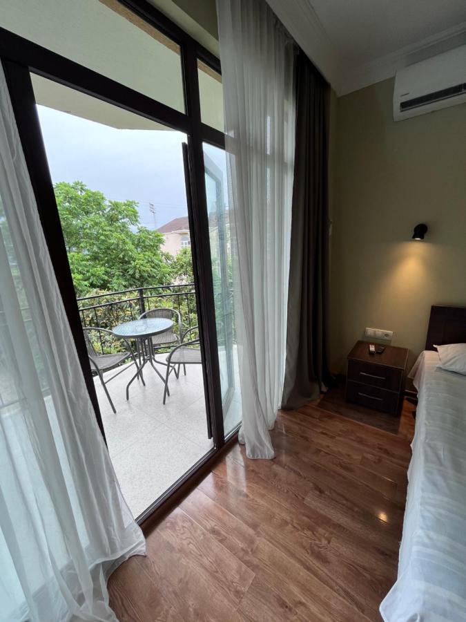 Guest House Madonna Kobuleti ภายนอก รูปภาพ
