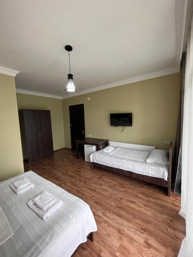 Guest House Madonna Kobuleti ภายนอก รูปภาพ