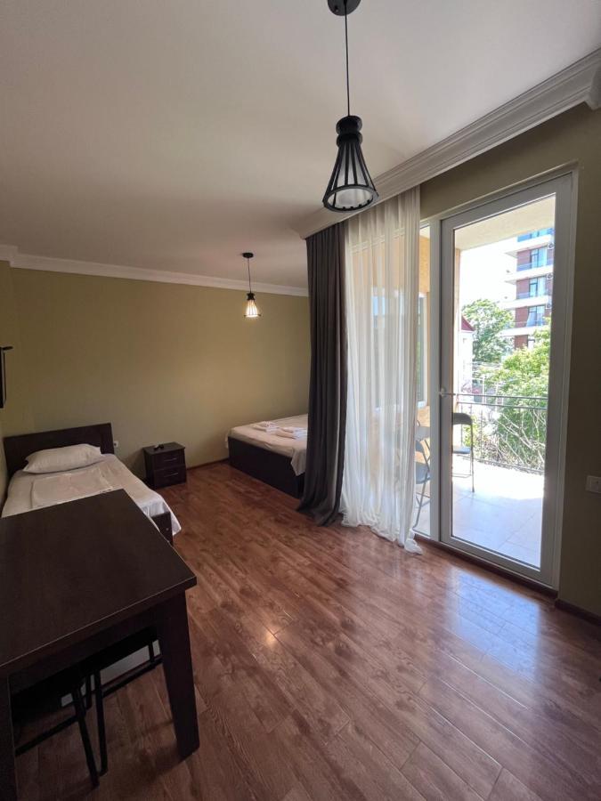 Guest House Madonna Kobuleti ภายนอก รูปภาพ