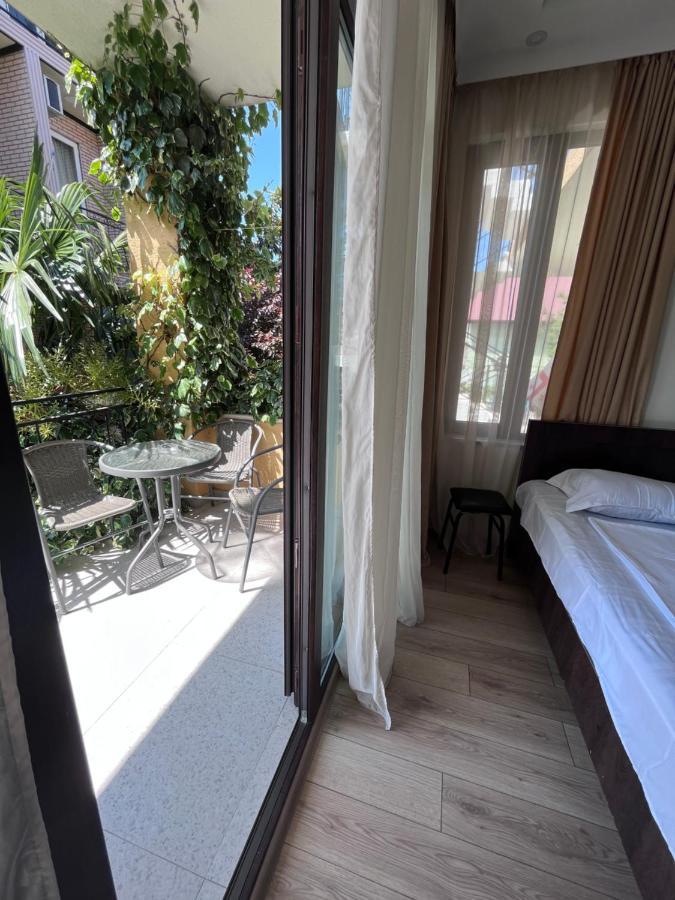 Guest House Madonna Kobuleti ภายนอก รูปภาพ