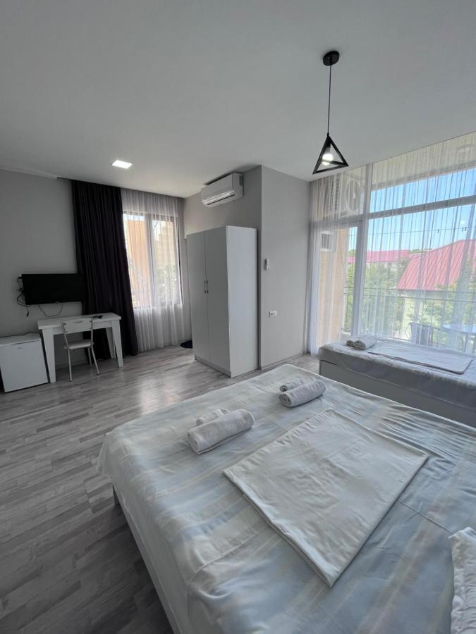 Guest House Madonna Kobuleti ภายนอก รูปภาพ