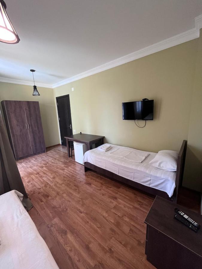 Guest House Madonna Kobuleti ภายนอก รูปภาพ