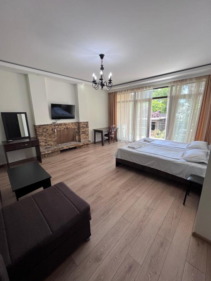 Guest House Madonna Kobuleti ภายนอก รูปภาพ