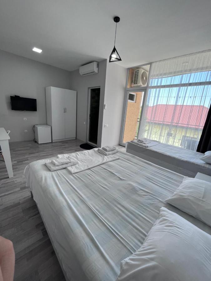 Guest House Madonna Kobuleti ภายนอก รูปภาพ