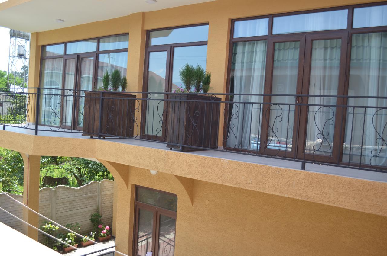 Guest House Madonna Kobuleti ภายนอก รูปภาพ