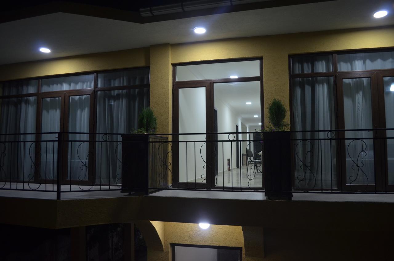 Guest House Madonna Kobuleti ภายนอก รูปภาพ